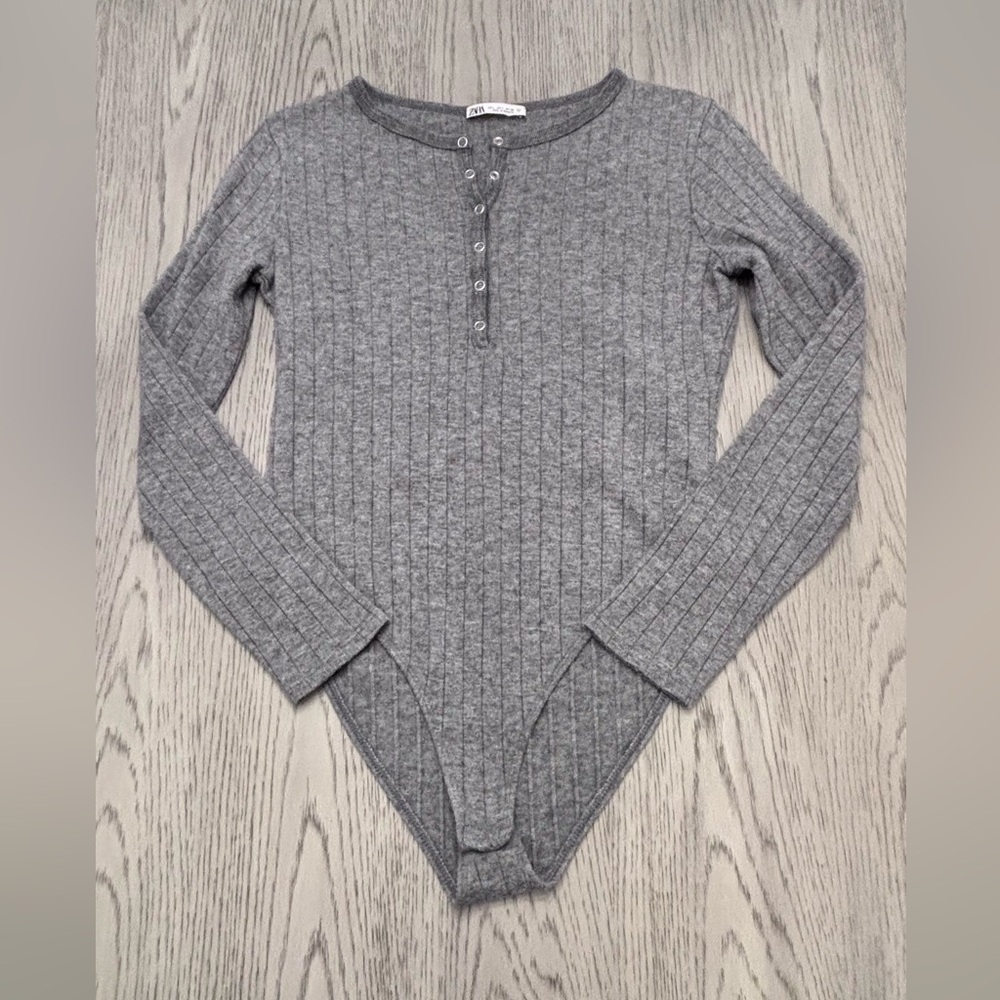 Zara Gray Stretch Buttoned Ribbed Bodysuit Size L